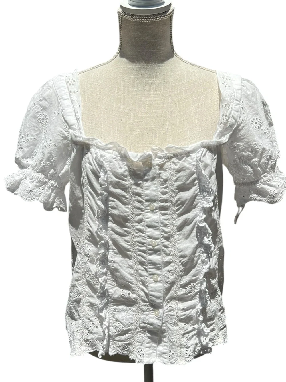 🌻Anthropologie White Eyelet Top Puff Sleeve Button Front Scalloped Hem XS